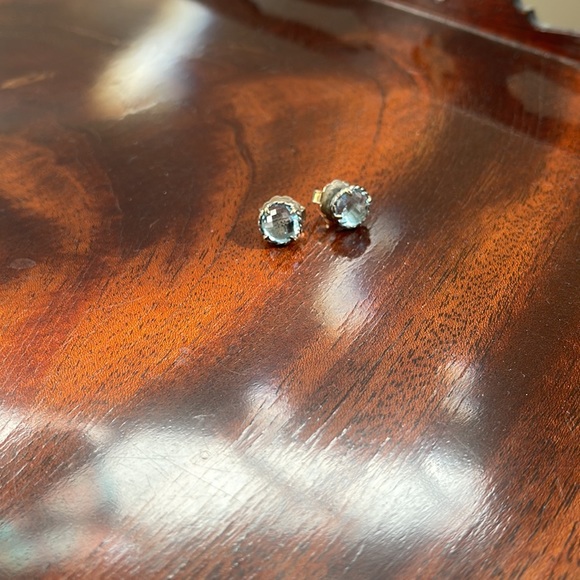 David Yurman Petite Chatelaine Stud Earrings in Sterling Silver with Blue Topaz - Picture 4 of 6